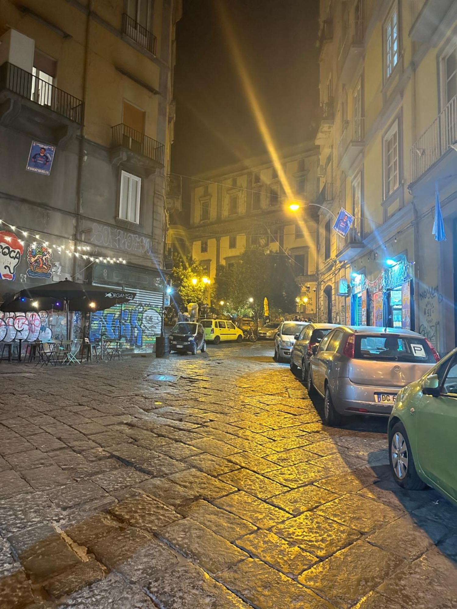 Naples To Stay Esterno foto